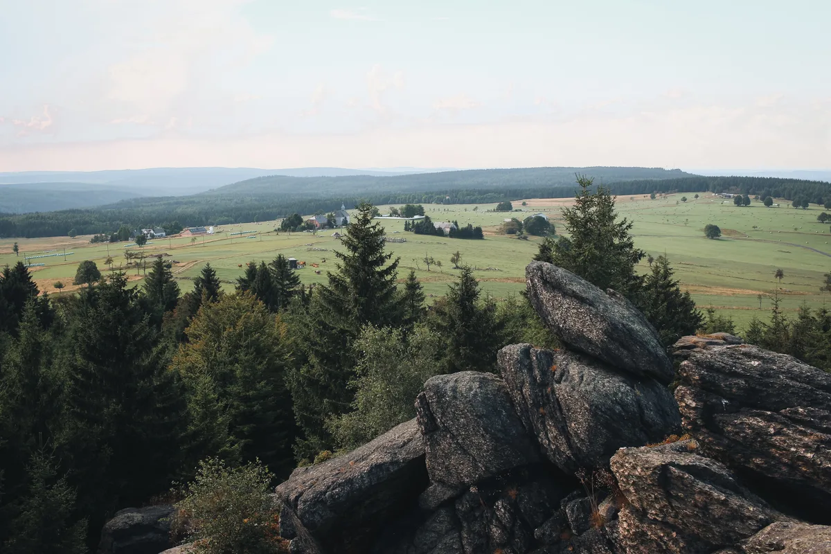 Výhled z Eduardovy skály do krušnohorské krajiny
