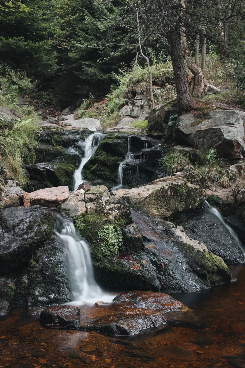 Helenčiny vodopády — skrytý klenot v lese Krušných hor