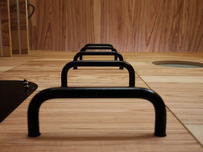 Garden and terrace of the glamping retreat at Na Malém Háji