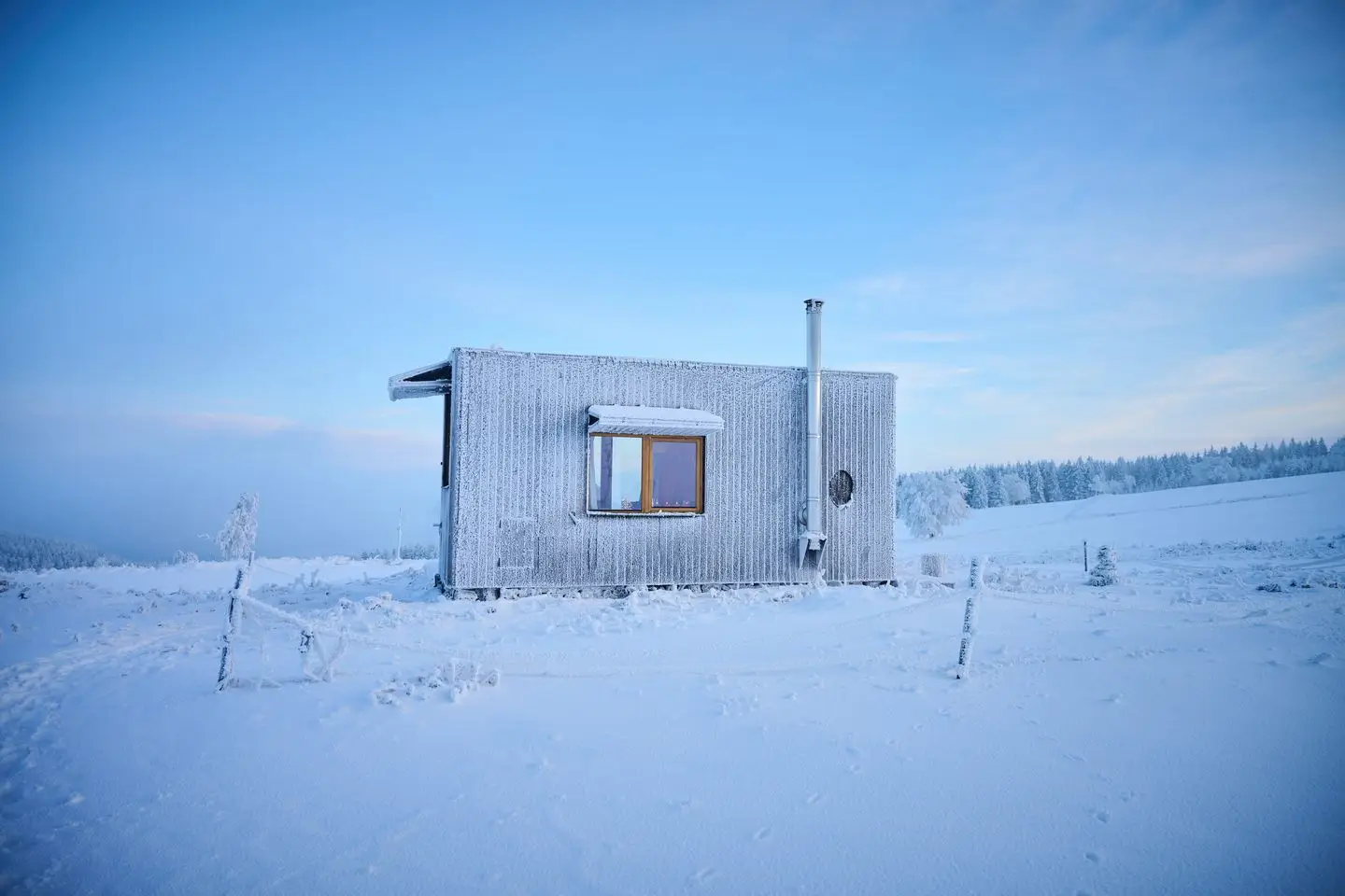 Glamping Na Malém Háji in the winter landscape of the Ore Mountains