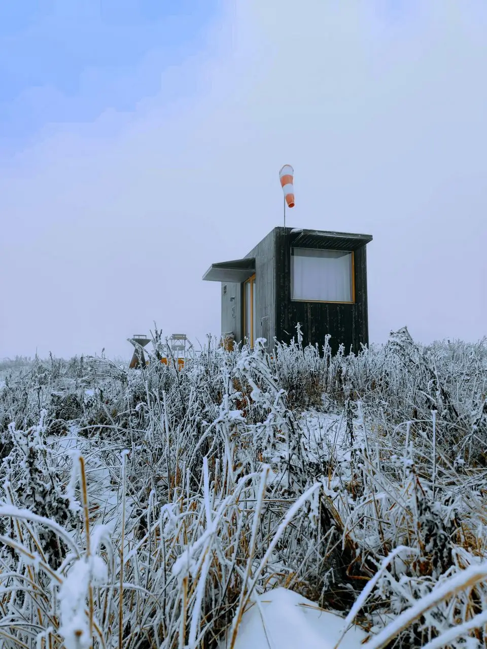 Glamping tiny house surrounded by snow in the Ore Mountains