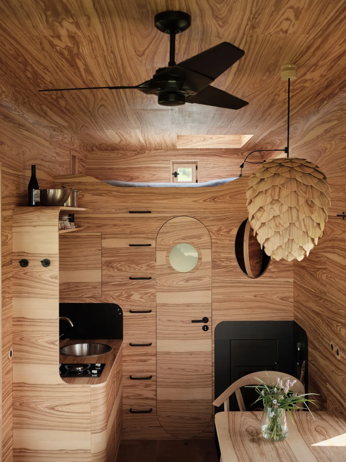 Interiér tiny house Na Louce – postele a vybavená kuchyně