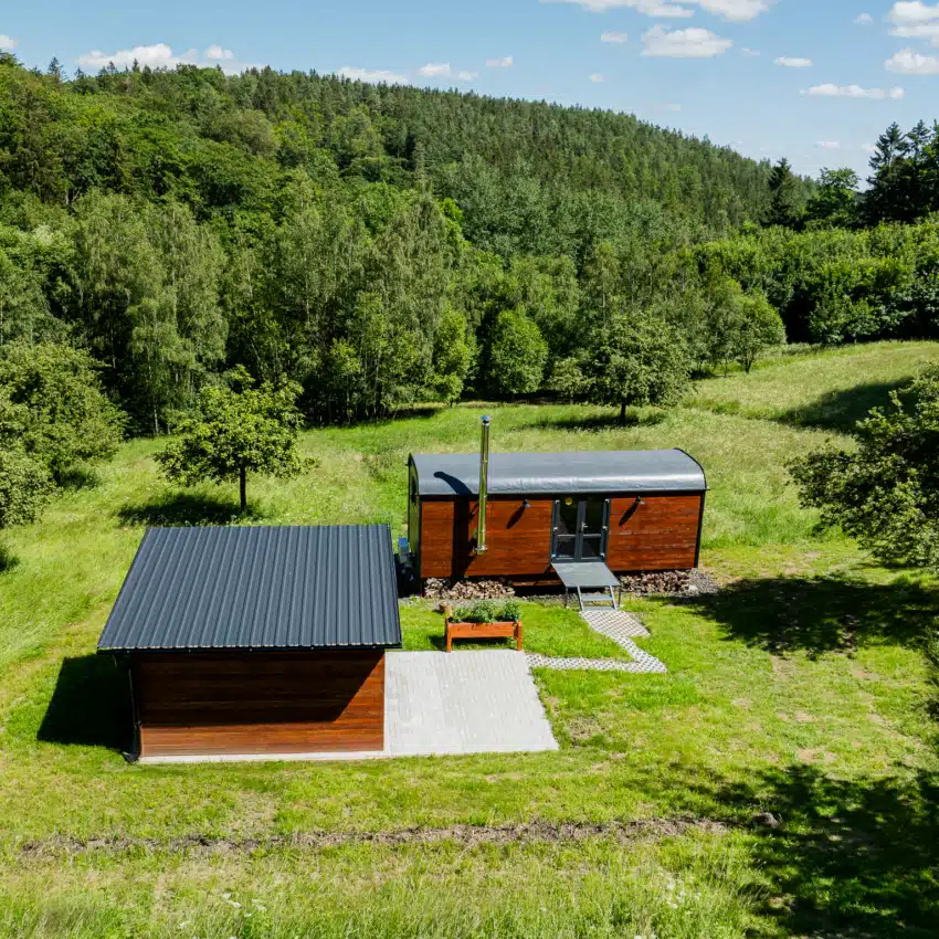 Císařský medový glamping – wellness ubytování v přírodě